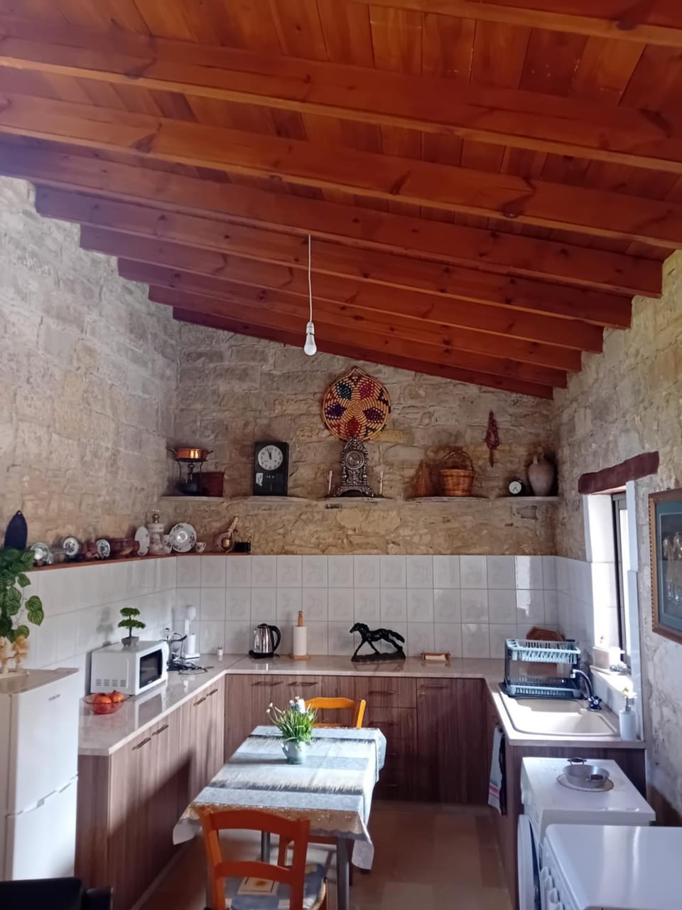 Kitchen or kitchenette, Dining area, stove, toaster