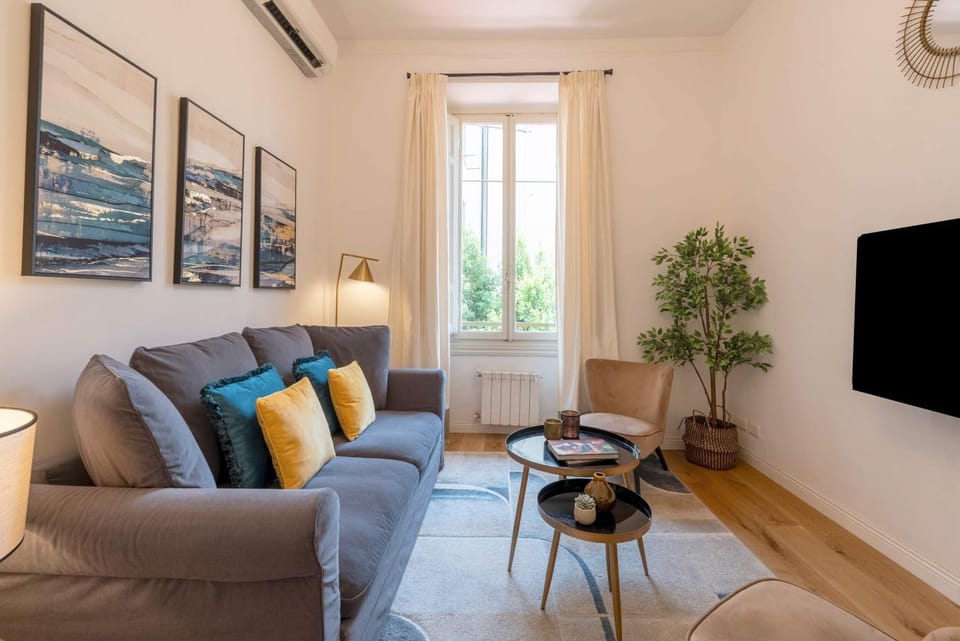 TV and multimedia, Living room, Seating area, air conditioner