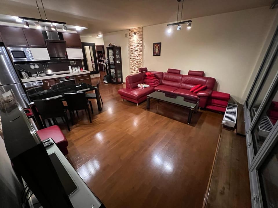 Communal lounge/ TV room, Communal lounge/ TV room, TV and multimedia, Kitchen or kitchenette, Living room, Seating area, Dining area, minibar, pet friendly, stove