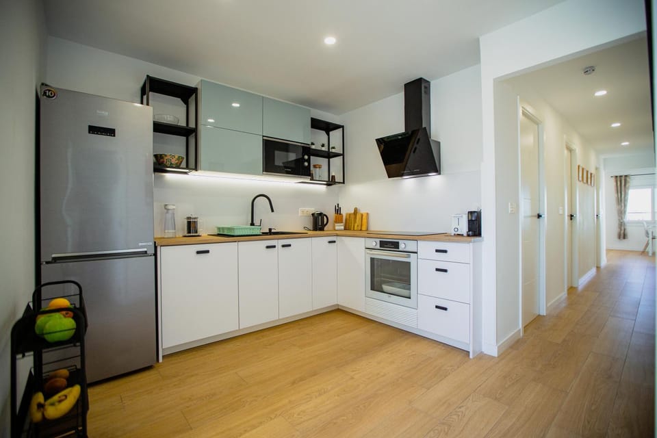 Coffee/tea facilities, Balcony/Terrace, Balcony/Terrace, Kitchen or kitchenette, dishwasher, microwave, oven, stove, stove, toaster, toaster, kitchen, kitchen