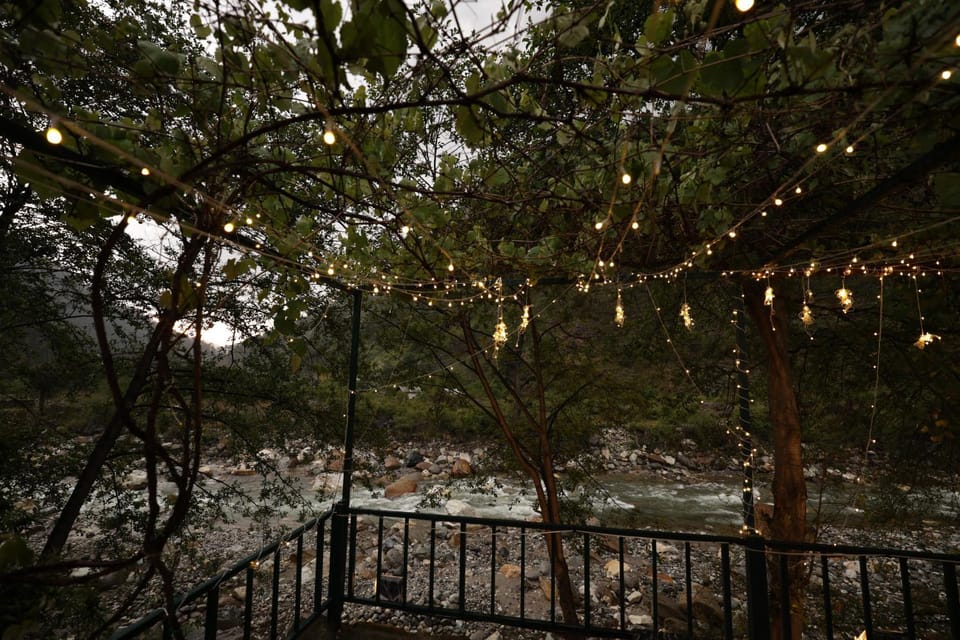 Restaurant/places to eat, River view