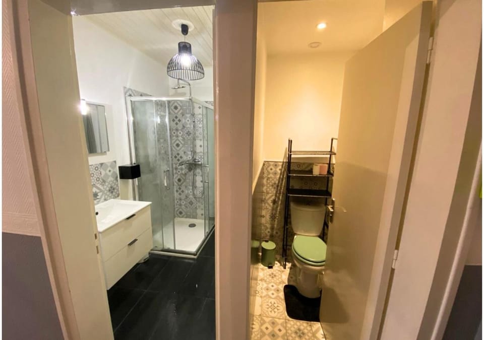 Shower, Bathroom