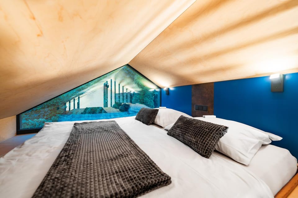 Bed, Bedroom, Garden view, Garden view