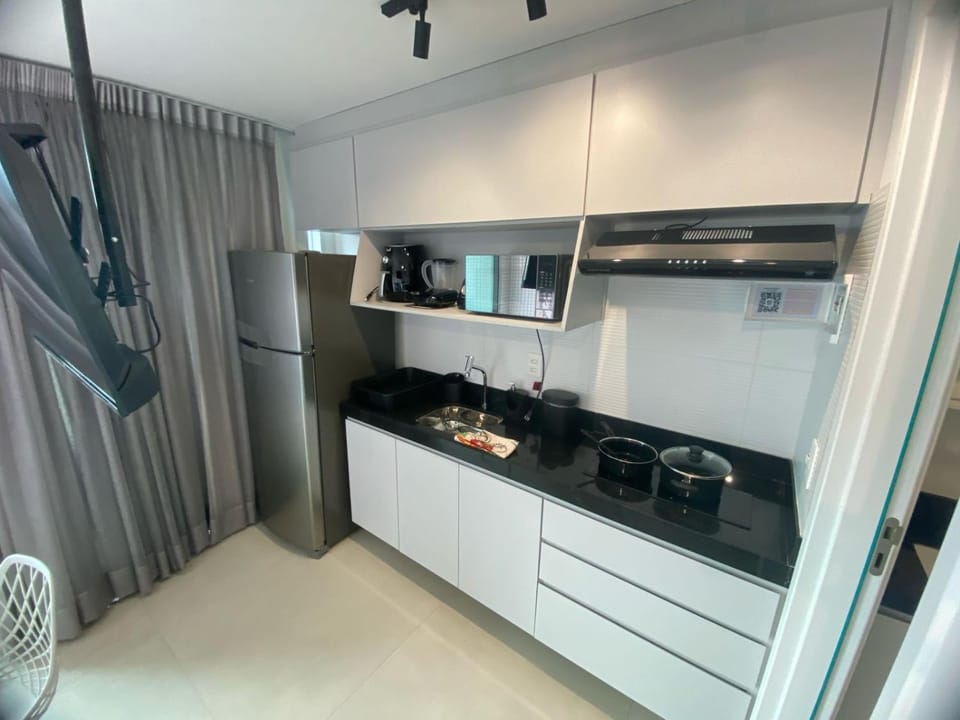 Kitchen or kitchenette, minibar, oven, stove