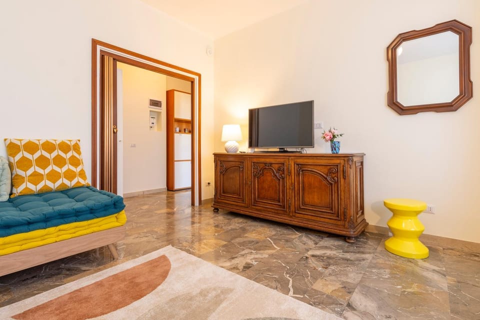 Communal lounge/ TV room, TV and multimedia, Living room, Evening entertainment