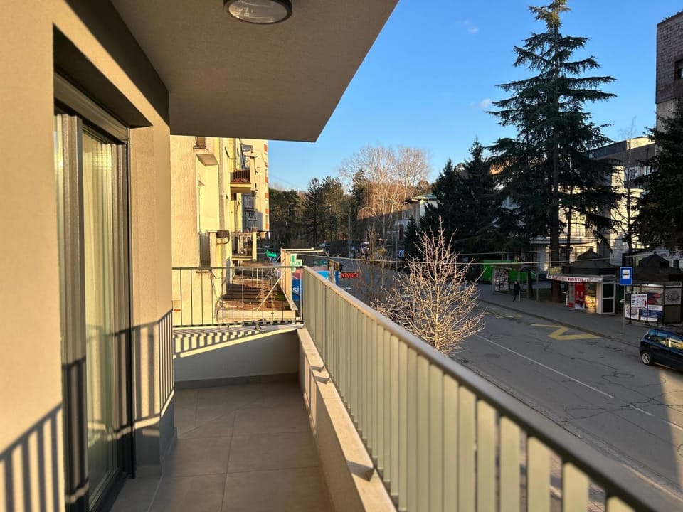 Property building, Day, Neighbourhood, View (from property/room), Balcony/Terrace, City view, Street view