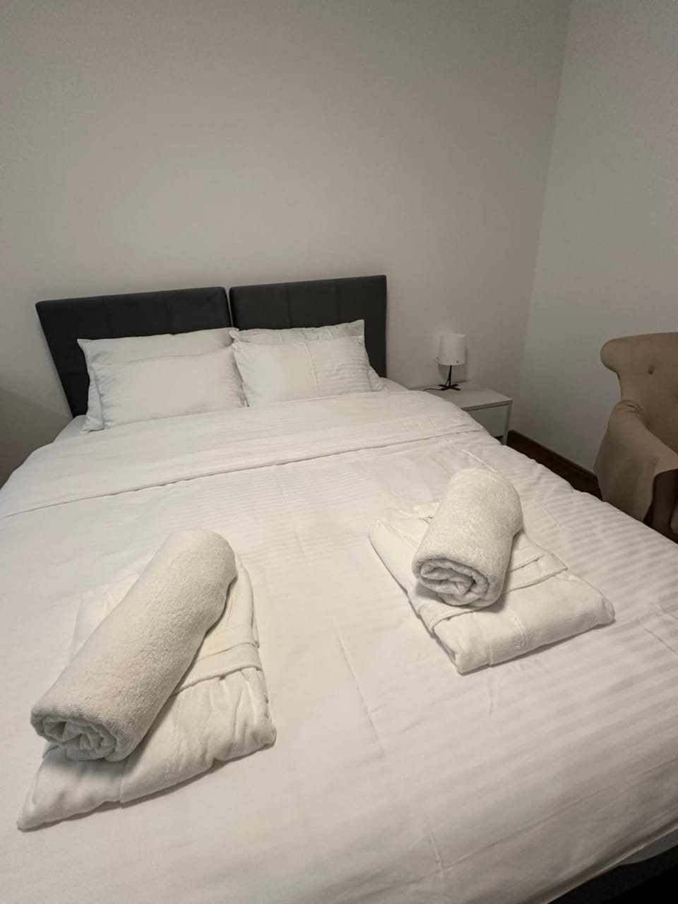 Bed, Photo of the whole room, Bedroom, towels