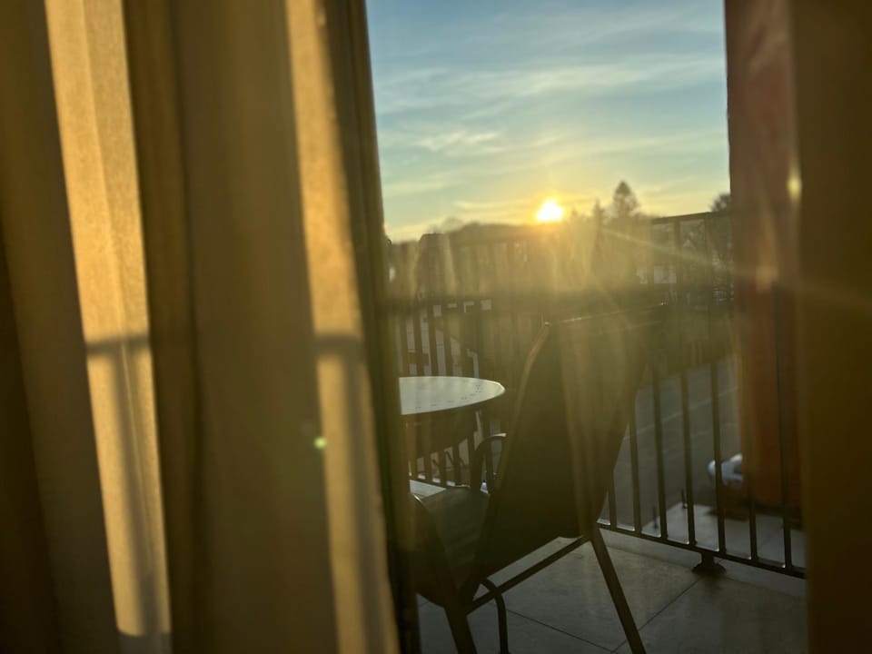 Day, View (from property/room), Balcony/Terrace, Dining area, Sunset