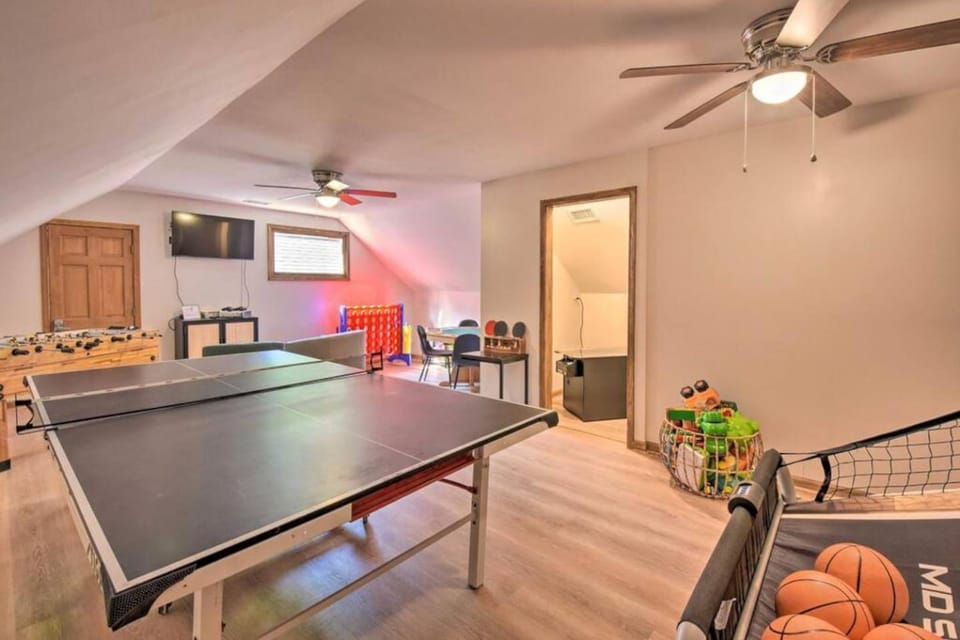 Ellijay Screened Porch River Access Gameroom House in East Ellijay