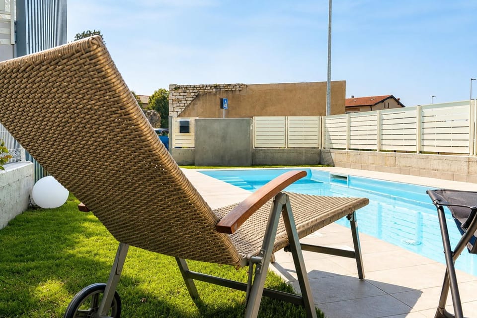 Swimming pool, sunbed