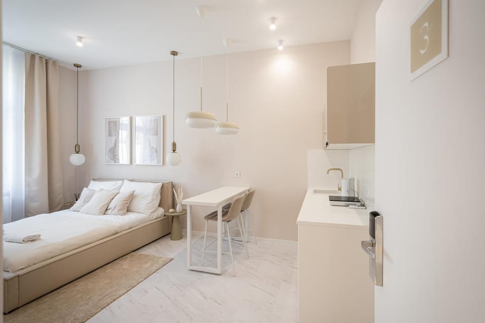 Bed, View (from property/room), Kitchen or kitchenette, Photo of the whole room, Seating area, Bedroom
