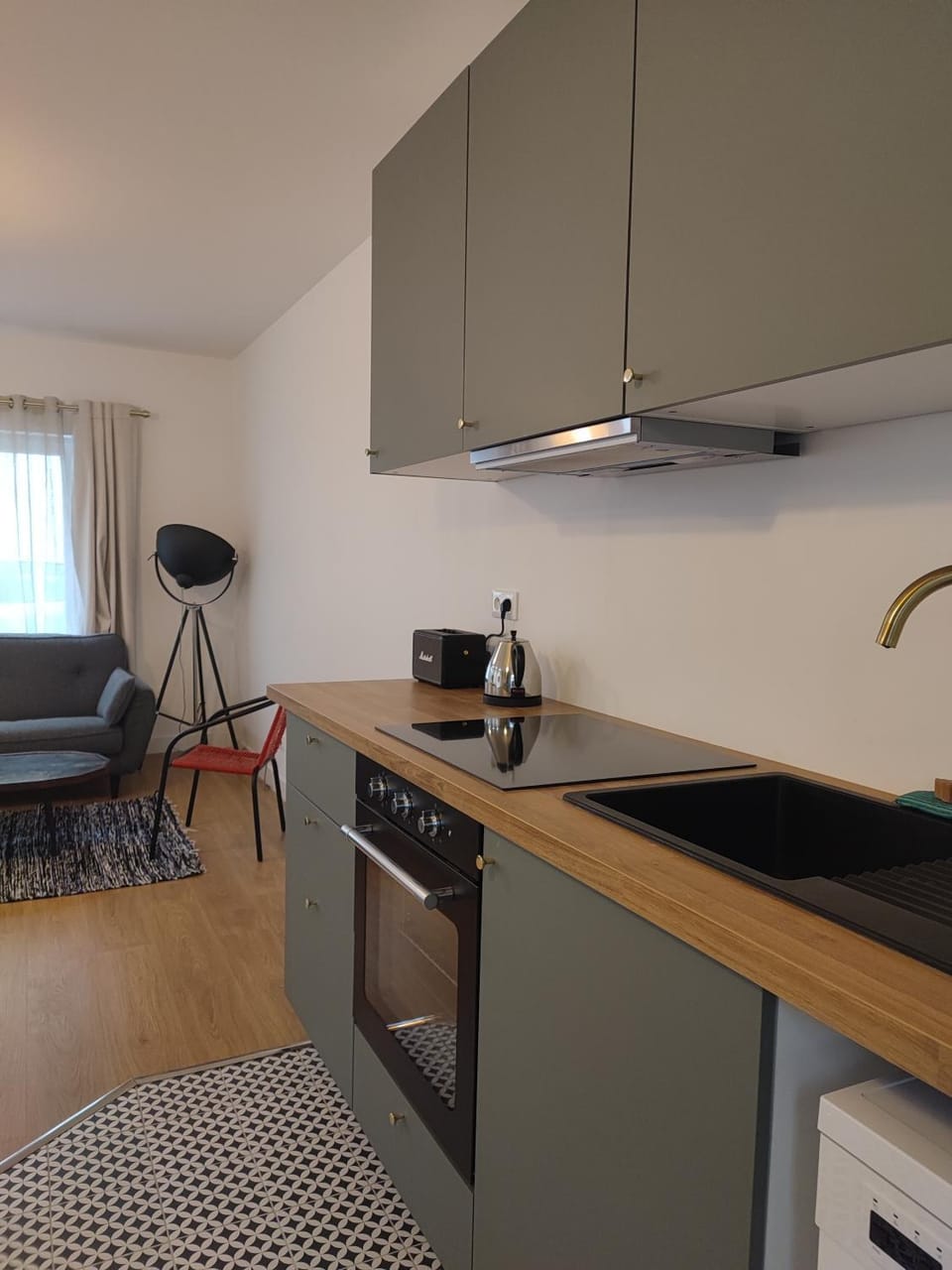 Maison calme et familiale avec cour, 3 chambres, 3 salles de bains à 10 min à pied de la gare House in Orléans