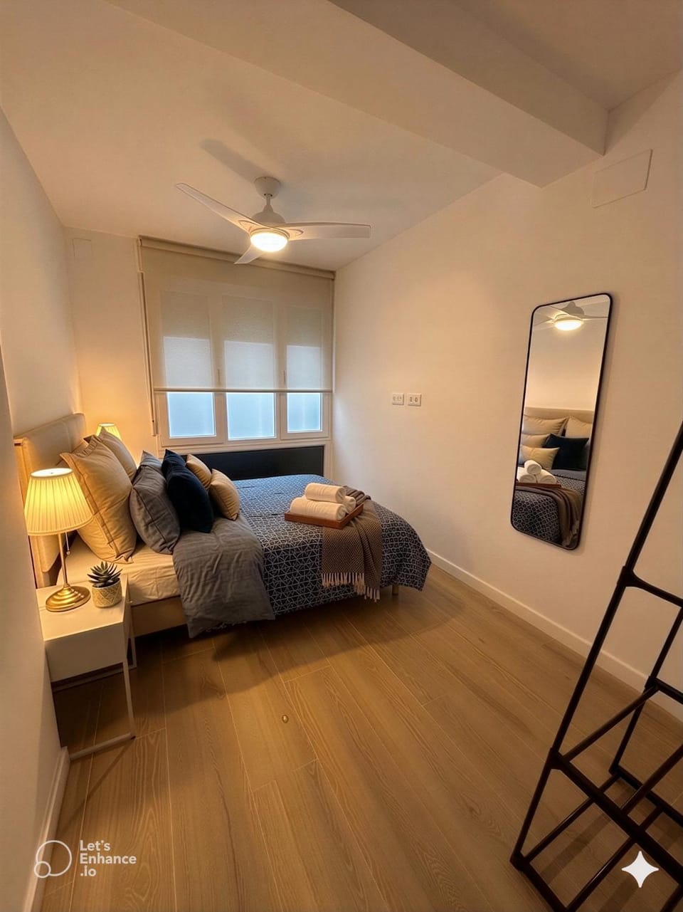 Bed, Photo of the whole room, Decorative detail, Bedroom, towels
