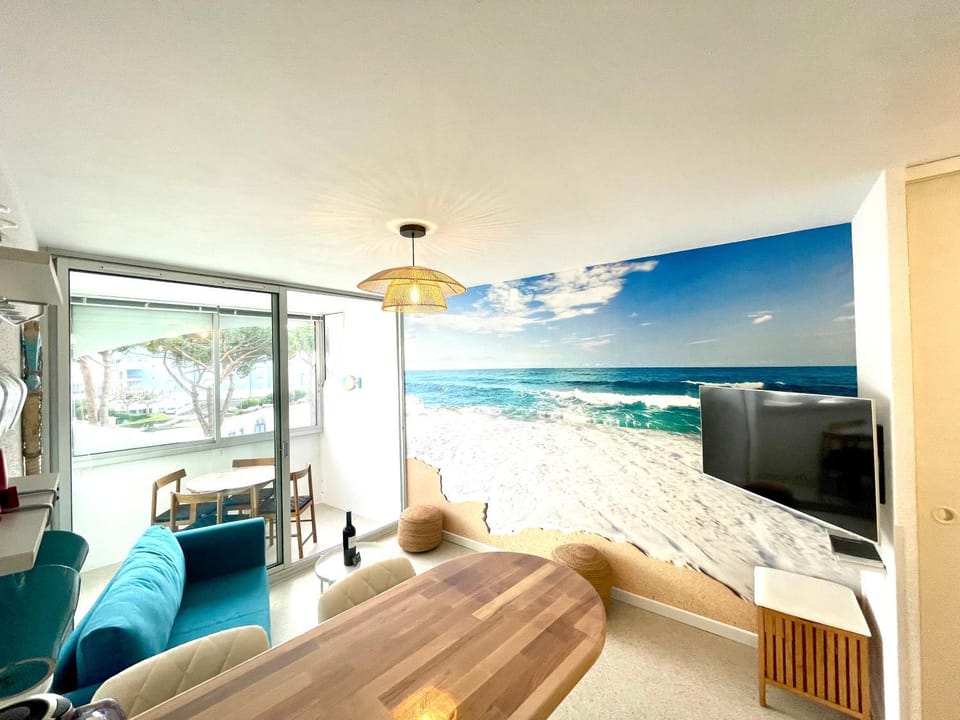 Communal lounge/ TV room, TV and multimedia, Living room