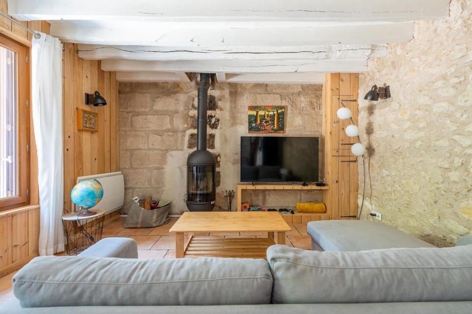 Maison Gaming - Flipper et Arcade - Semi-Troglodyte House in Centre-Val de Loire