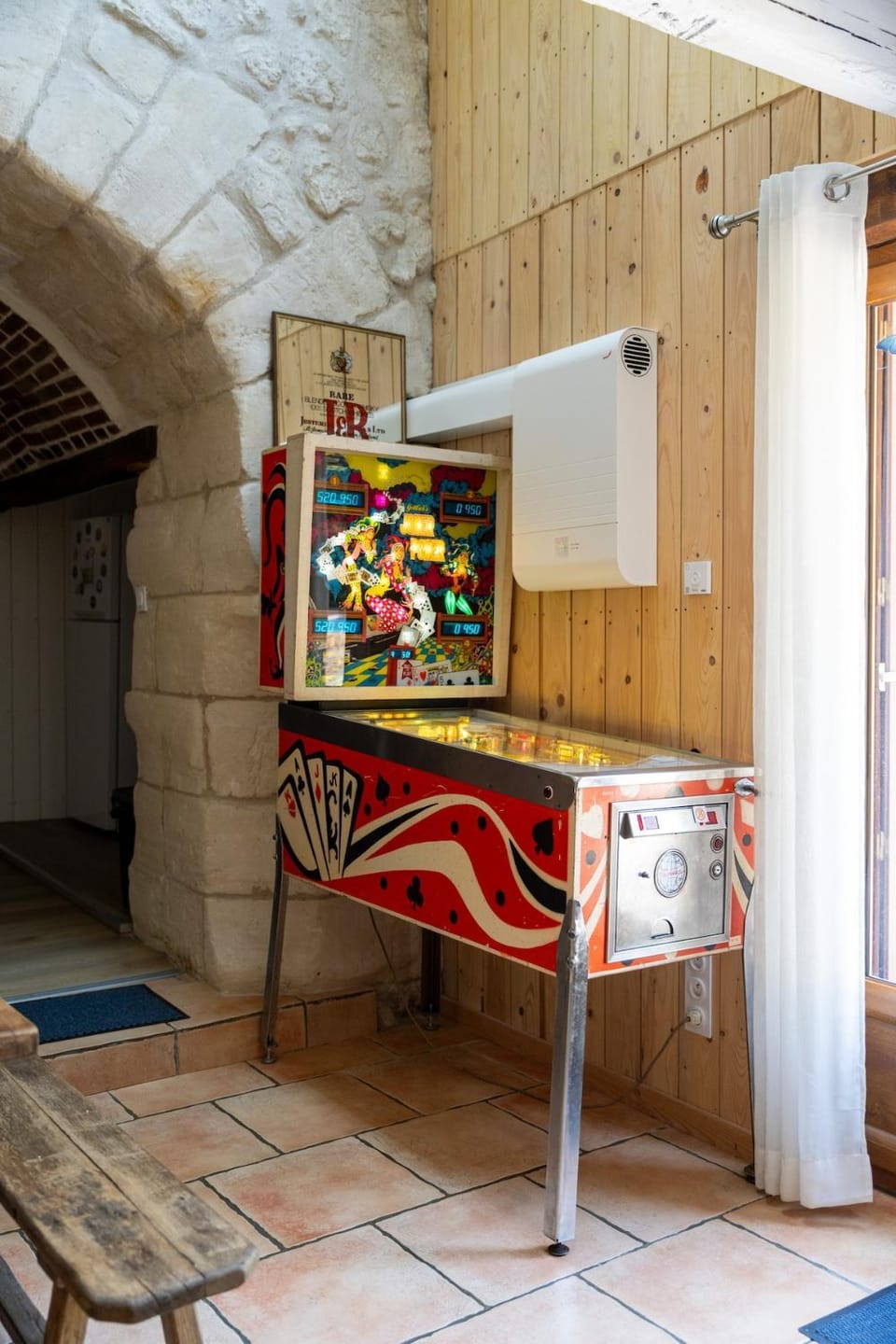 Maison Gaming - Flipper et Arcade - Semi-Troglodyte House in Centre-Val de Loire