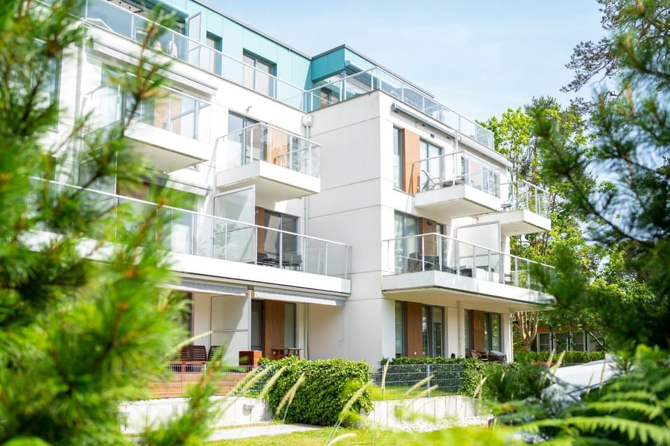 Property building, Spring, Day, Garden view