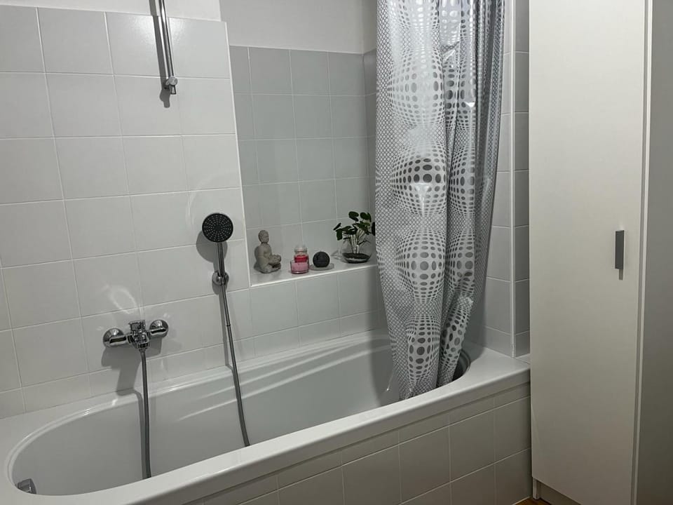Shower, Bath