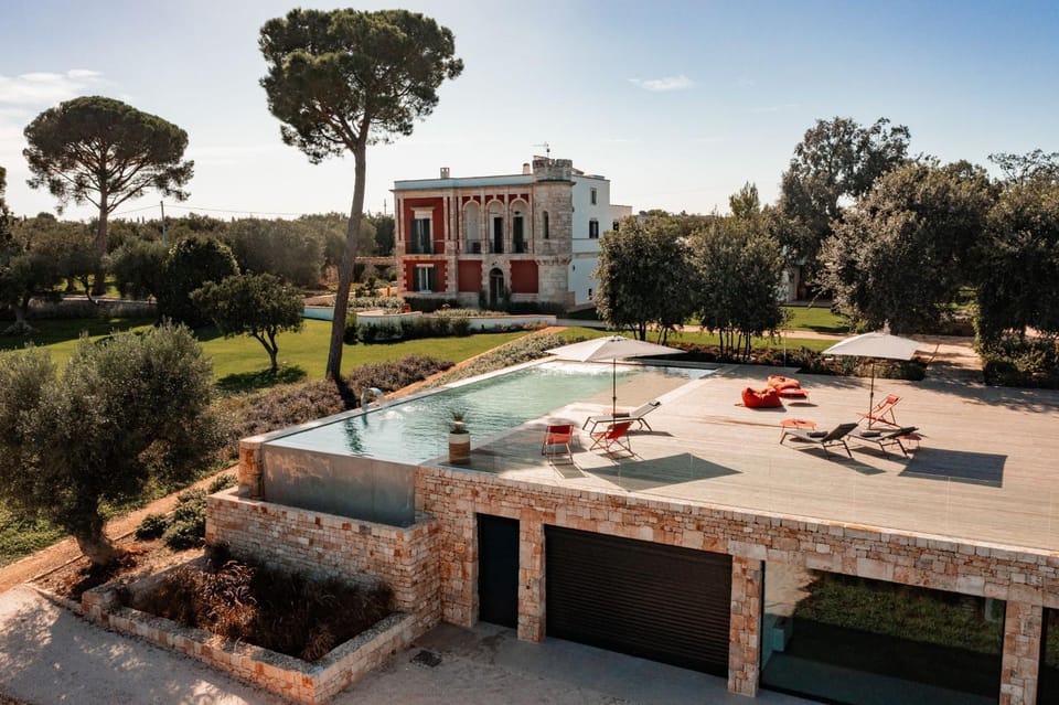Property building, Solarium, Pool view, Swimming pool