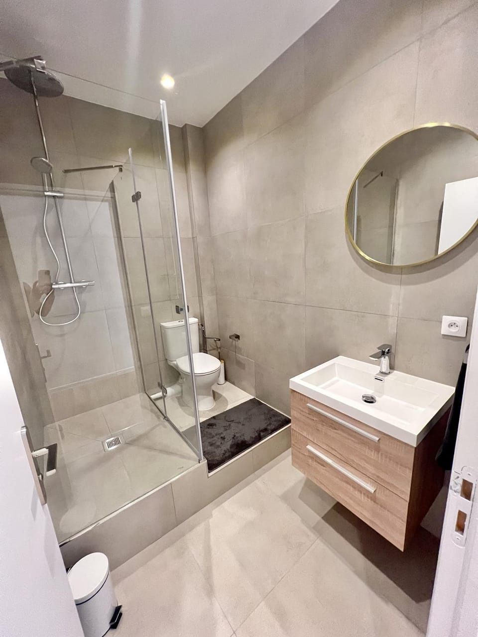 Shower, Bathroom, towels