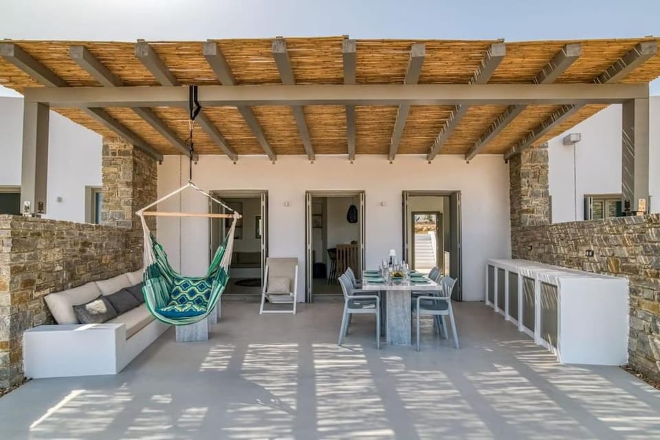 Patio, Day, Balcony/Terrace, Living room, Dining area