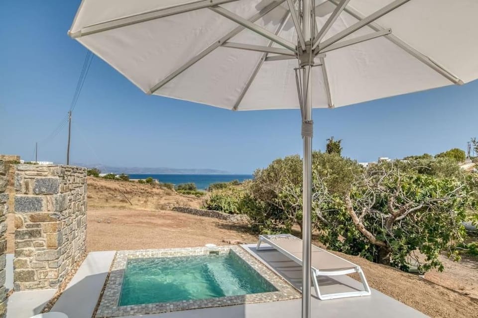Patio, Day, Natural landscape, Pool view, Sea view, Swimming pool, Swimming pool, sunbed
