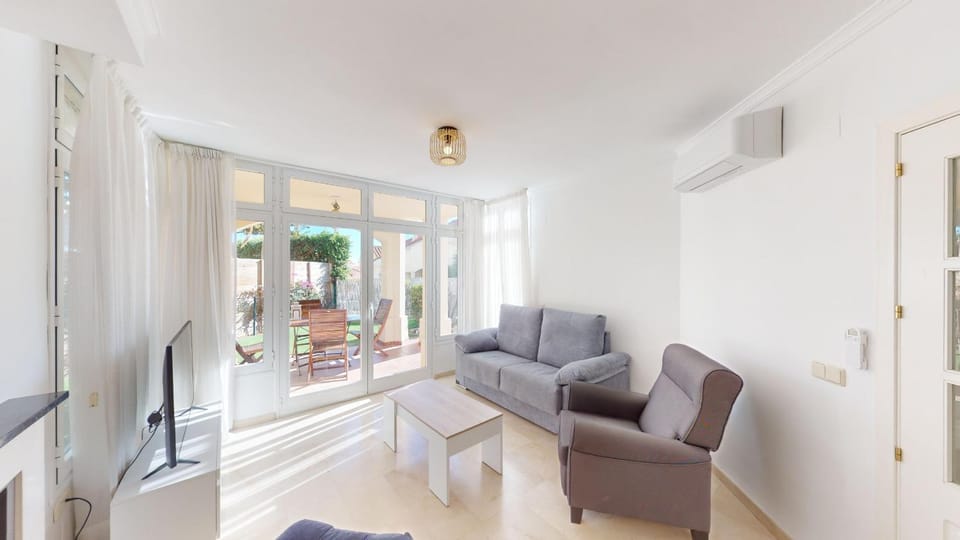 Communal lounge/ TV room, Living room