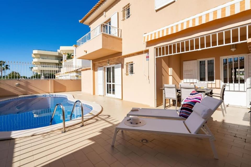 Swimming pool, sunbed