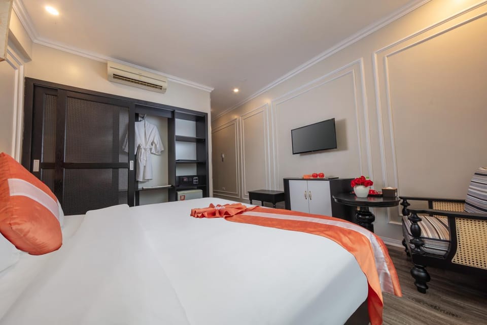 Bed, Seating area, Bedroom, hair dresser, air conditioner