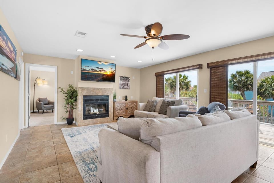 Sun and Sand Retreat House in Pensacola Beach