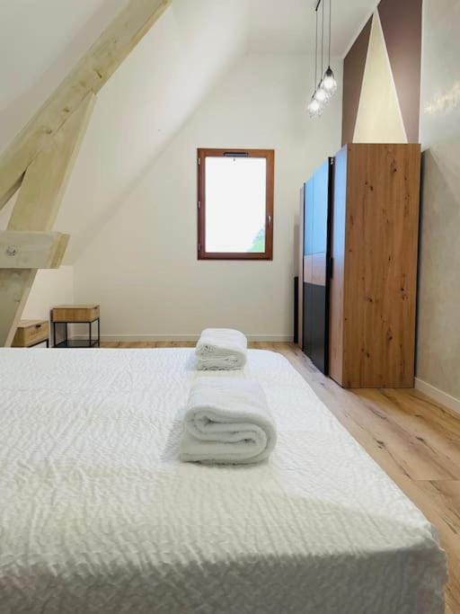 Bed, Photo of the whole room, Bedroom, wardrobe