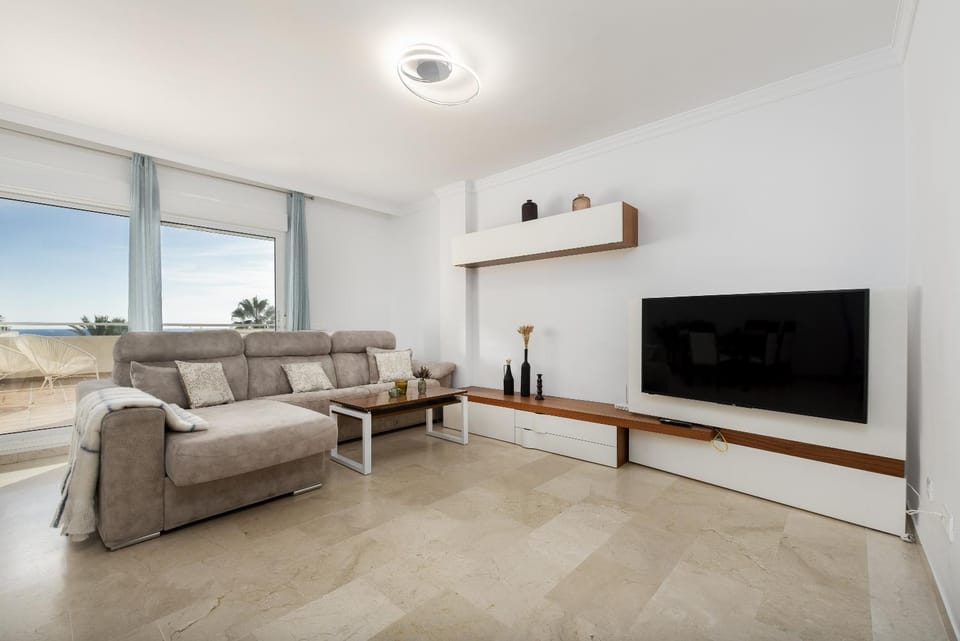 Communal lounge/ TV room, TV and multimedia, Living room