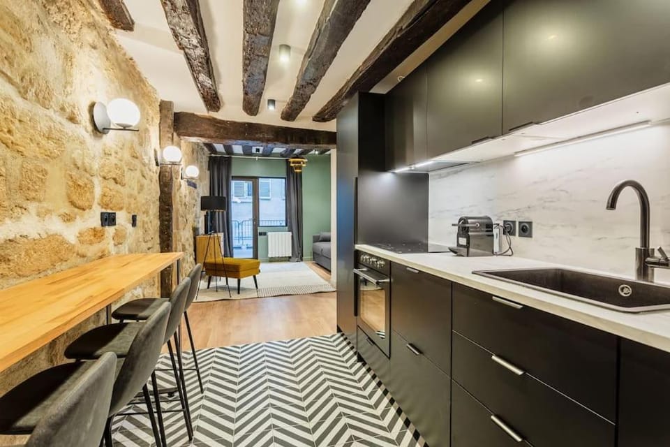 Typical Parisian Apartment in Le Marais#4 pers Apartment in Paris