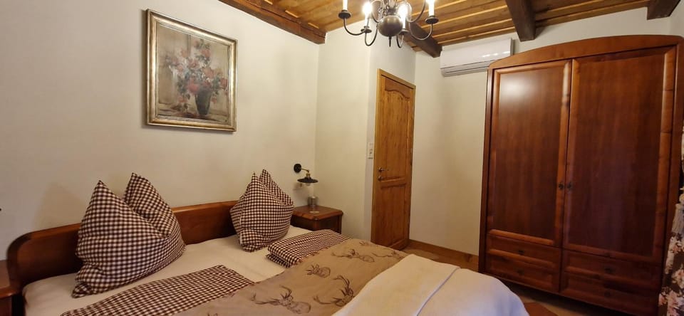Bedroom, safe, wardrobe, air conditioner