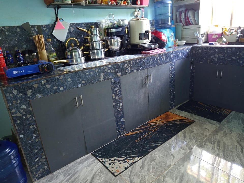 Affordable bedspacer good for 8 with breakfast SARAH'S HOUSE RENTAL Bed and Breakfast in Central Visayas