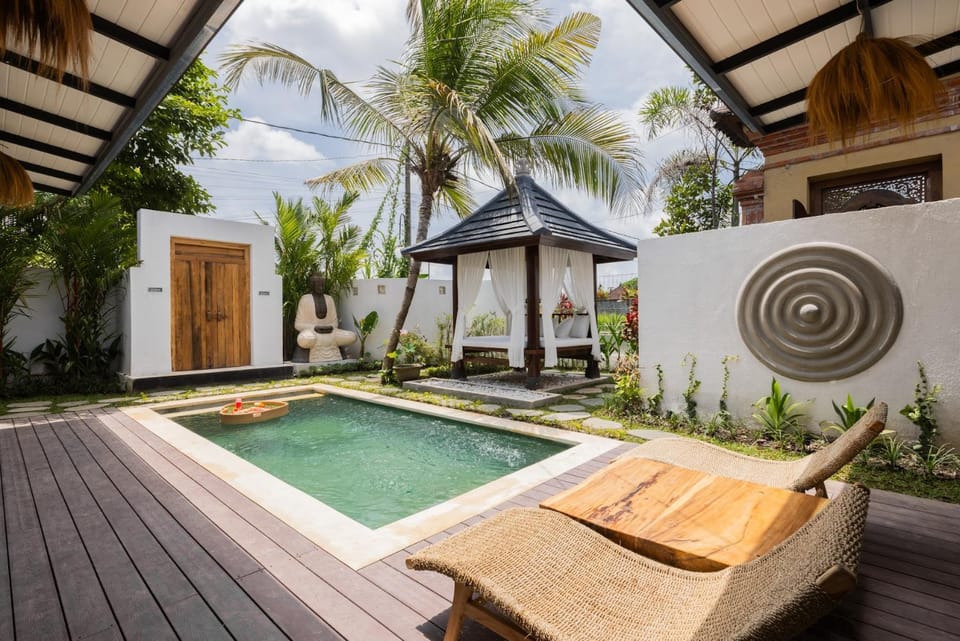 Garden, Swimming pool