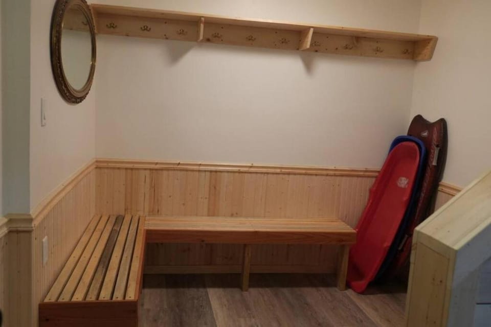 Big Cabin on the Creek Cabin in Dorrington