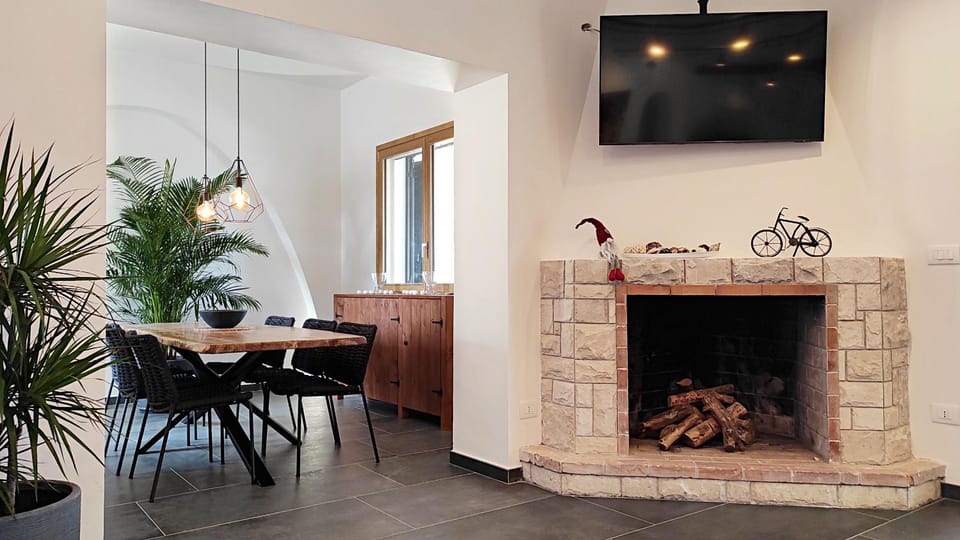 TV and multimedia, Living room, Dining area