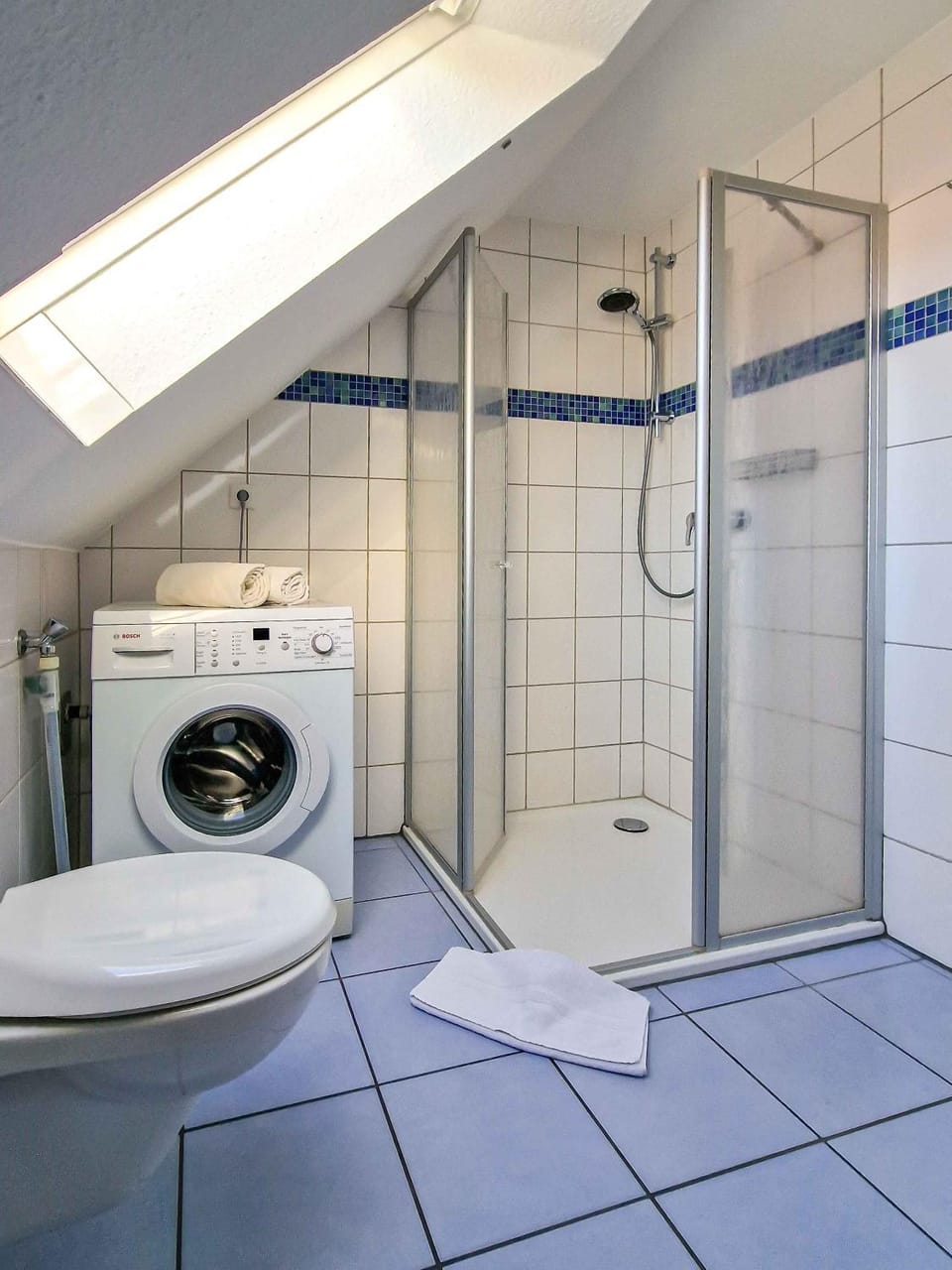 Shower, Toilet, Bathroom, washing machine
