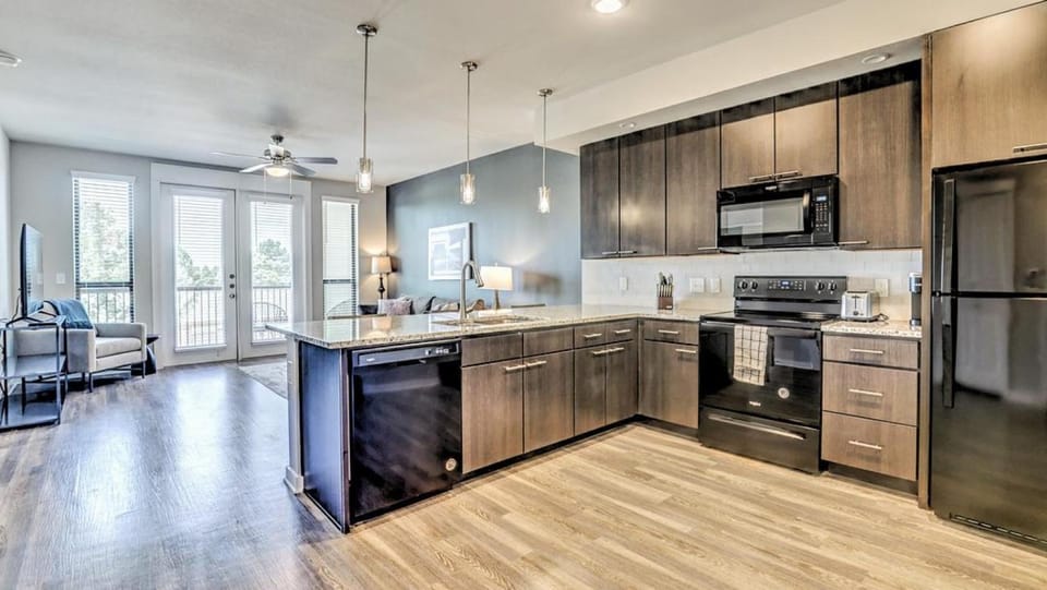 Landing Modern Apartment with Amazing Amenities (ID7144X06) Apartment in Rosenberg
