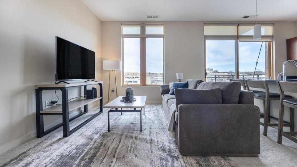 Landing Modern Apartment with Amazing Amenities (ID7843X51) Apartment in Milwaukee