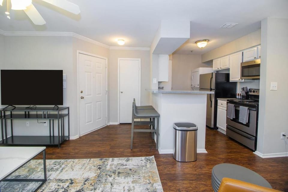 Landing Modern Apartment with Amazing Amenities (ID9584) Apartment in North Druid Hills