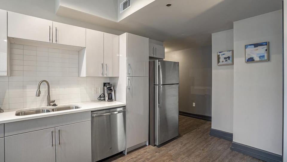 Landing Modern Apartment with Amazing Amenities (ID8404X53) Apartment in Mobile