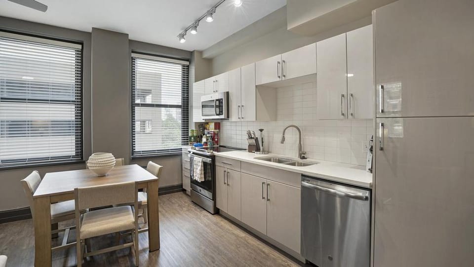 Landing Modern Apartment with Amazing Amenities (ID8404X53) Apartment in Mobile