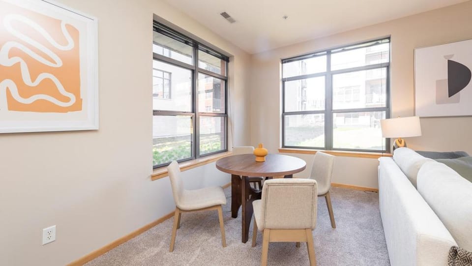 Landing Modern Apartment with Amazing Amenities (ID7306X78) Apartment in Milwaukee