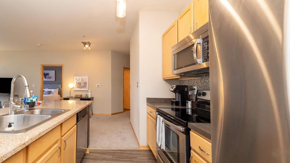 Landing Modern Apartment with Amazing Amenities (ID7306X78) Apartment in Milwaukee