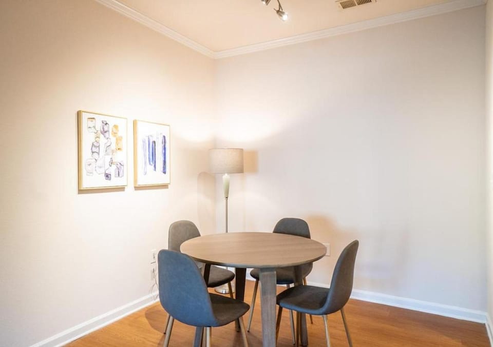 Landing Modern Apartment with Amazing Amenities (ID7301) Apartment in Durham