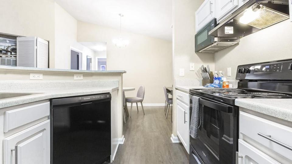 Landing Modern Apartment with Amazing Amenities (ID9478X23) Apartment in Fort Wayne