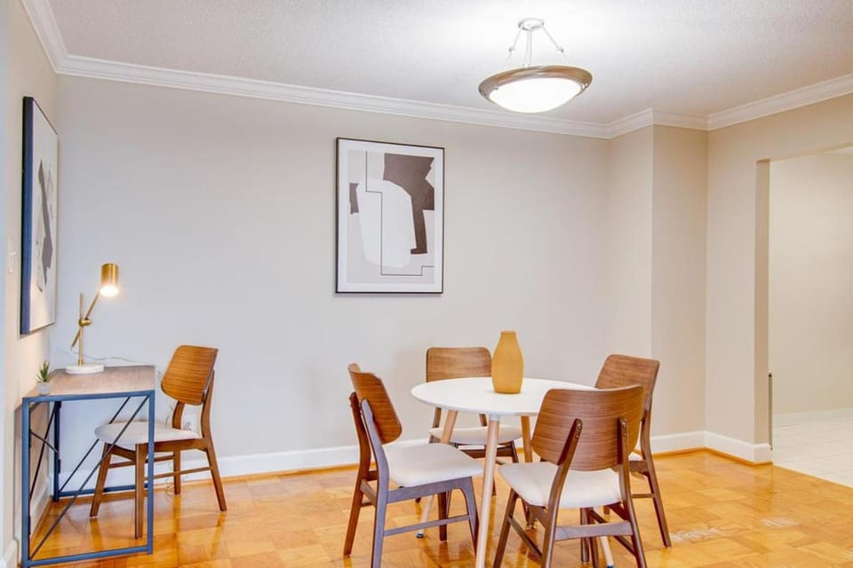 Landing Modern Apartment with Amazing Amenities (ID5144X42) Apartment in Chevy Chase