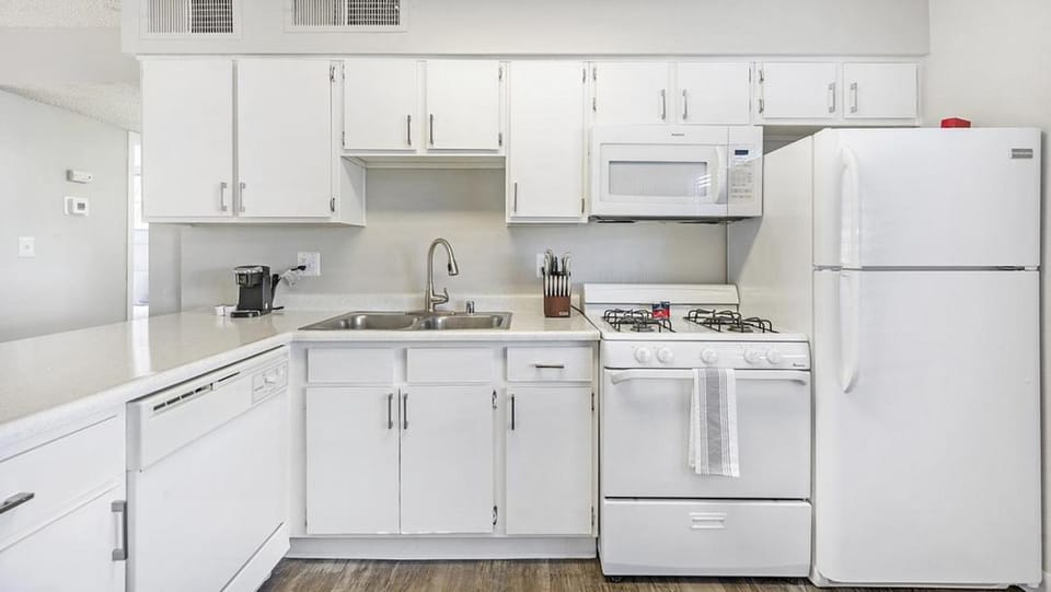 Landing Modern Apartment with Amazing Amenities (ID1197X171) Apartment in Spring Valley